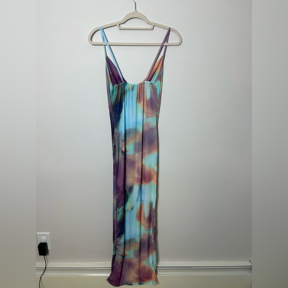 PrettyLittleThing Maternity purple watercolour print cowl maxi dress - Picture 3 of 3